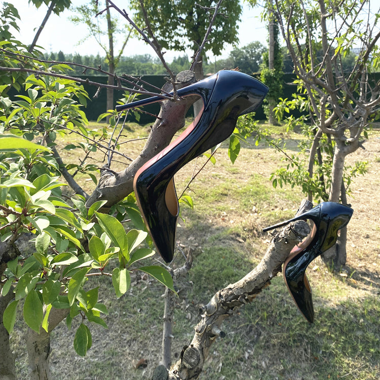 Sexy heels with irregular edges