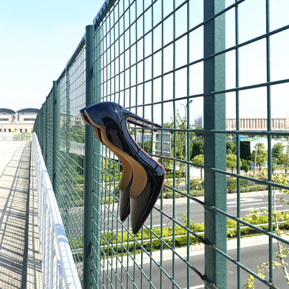 Sexy heels with irregular edges