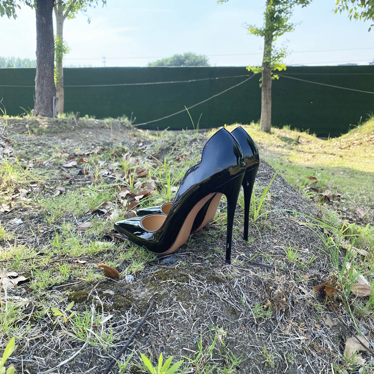 Sexy heels with irregular edges